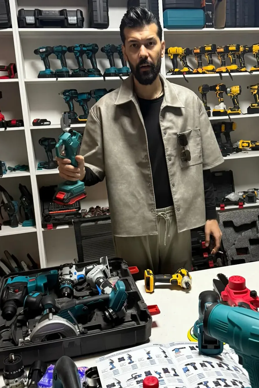 Lupos Dış Ticaret CEO’su lityum bataryalı profesyonel el aletleri ithalat projesini tanıtırken